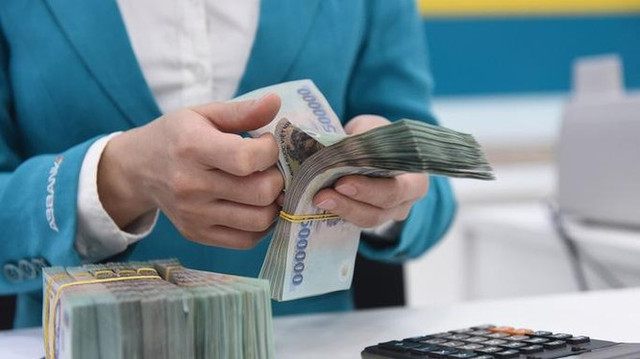 Ngân hàng hạ lãi suất: Cú hích cho nền kinh tế nhưng phải thận trọng lạm phát Ngan hang ha lai suat: Cu hich cho nen kinh te nhung phai than trong lam phat