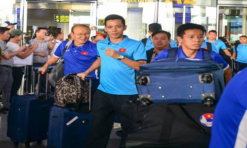 Vì sao đội tuyển Việt Nam phải bay gấp sang Malaysia để đá chung kết? - Hình 2 Vi sao doi tuyen Viet Nam phai bay gap sang Malaysia de da chung ket?-Hinh-2