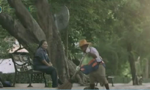 Rơi nước mắt với clip Siêu nhân quét rác Roi nuoc mat voi clip Sieu nhan quet rac