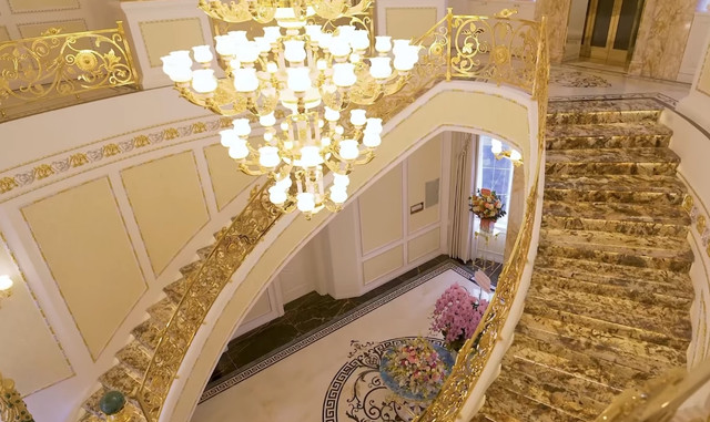 Doanh nhân 8X báo hiếu biệt thự 1.000m2 đang gây sốt tại Nghệ An - Hình 10 Doanh nhan 8X bao hieu biet thu 1.000m2 dang gay sot tai Nghe An-Hinh-10