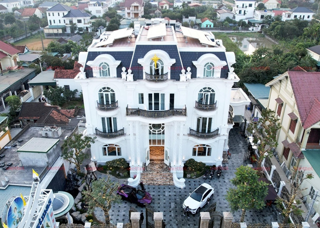 Doanh nhân 8X báo hiếu biệt thự 1.000m2 đang gây sốt tại Nghệ An Doanh nhan 8X bao hieu biet thu 1.000m2 dang gay sot tai Nghe An