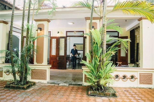 Ca sĩ Long Nhật khoe biệt phủ hơn 500 m2 trị giá 21 tỷ tại Huế - Hình 2 Ca si Long Nhat khoe biet phu hon 500 m2 tri gia 21 ty tai Hue-Hinh-2