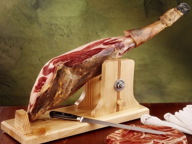 Thịt lợn muối Iberico có gì đặc biệt mà giá hàng chục triệu hút khách dịp Tết? Thit lon muoi Iberico co gi dac biet ma gia hang chuc trieu hut khach dip Tet?