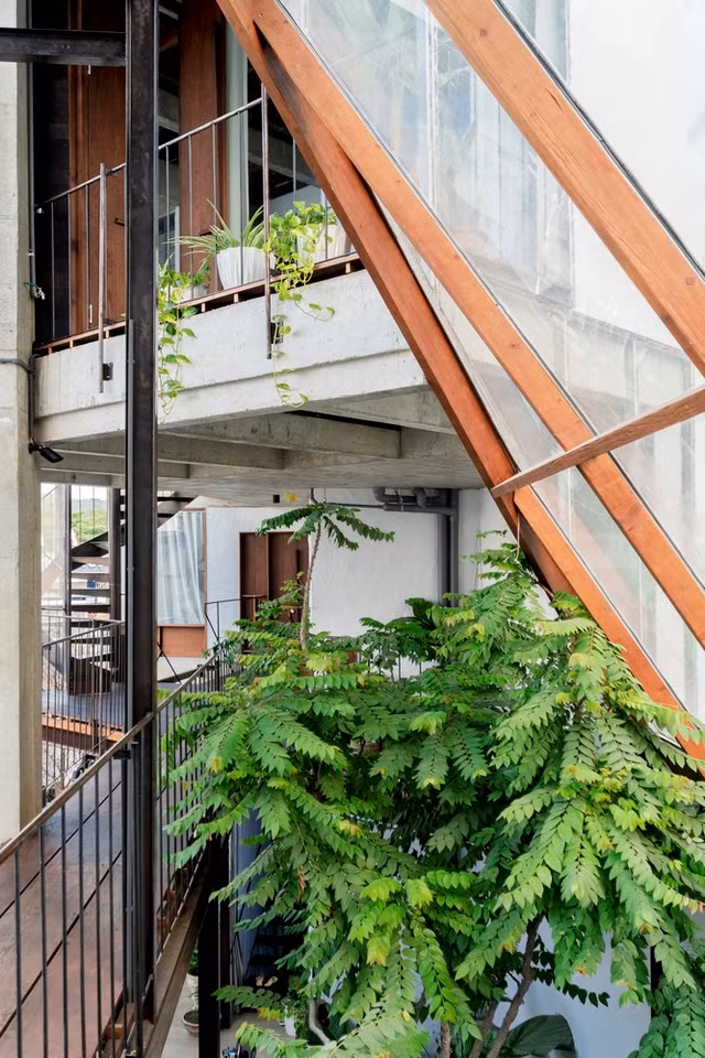 Ben trong khach san sieu mong o thanh pho Nha Trang-Hinh-2