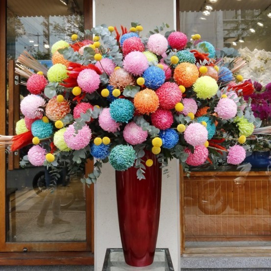 Những bó hoa khổng lồ siêu đắt đỏ gây sốt dịp 8/3 - Hình 7 Nhung bo hoa khong lo sieu dat do gay sot dip 8/3-Hinh-7