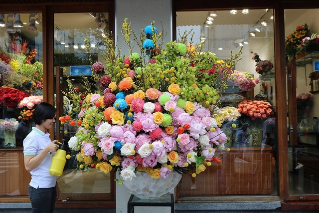 Những bó hoa khổng lồ siêu đắt đỏ gây sốt dịp 8/3 - Hình 5 Nhung bo hoa khong lo sieu dat do gay sot dip 8/3-Hinh-5