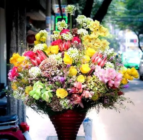 Những bó hoa khổng lồ siêu đắt đỏ gây sốt dịp 8/3 - Hình 9 Nhung bo hoa khong lo sieu dat do gay sot dip 8/3-Hinh-9