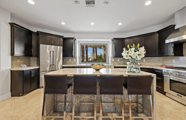 Biệt thự 3 triệu đô ở Mỹ của nghệ sĩ Bảo Quốc hoành tráng thế nào? - Hình 7 Biet thu 3 trieu do o My cua nghe si Bao Quoc hoanh trang the nao?-Hinh-7