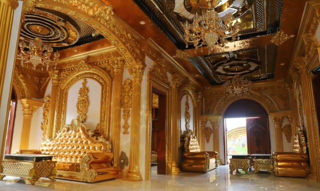 Đại gia đồng nát chi 100 tỷ xây lâu đài dát vàng ở Nghệ An - Hình 6 Dai gia dong nat chi 100 ty xay lau dai dat vang o Nghe An-Hinh-6
