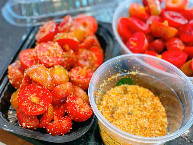 Bat chap gia cao toi 300.000 dong/kg, man dau mua van dong nguoi mua-Hinh-9