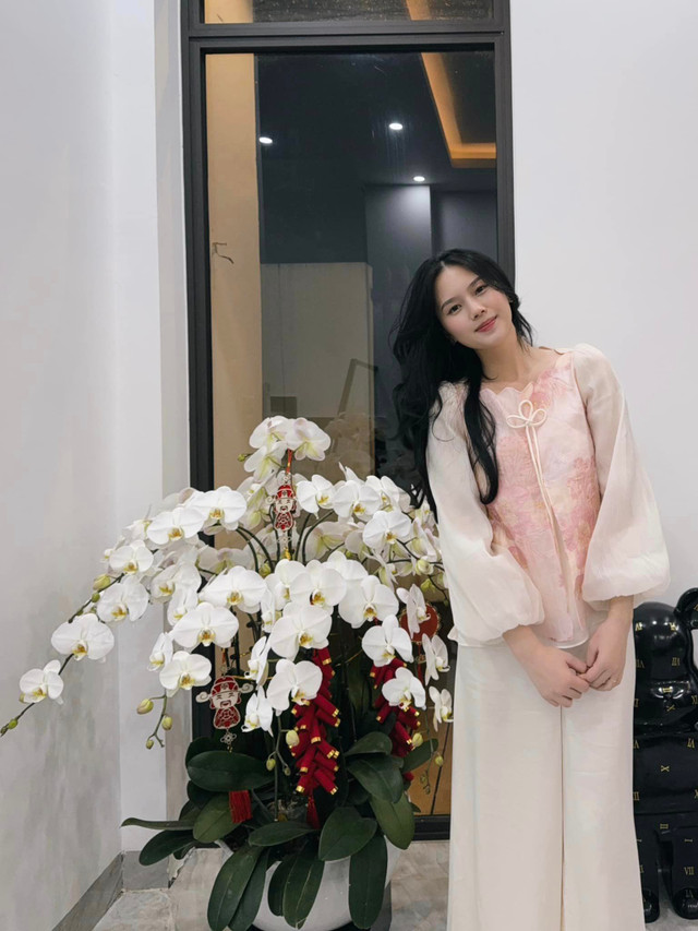 Vào bên trong tổ ấm của hậu vệ Thành Chung và vợ hotgirt - Hình 11 Vao ben trong to am cua hau ve Thanh Chung va vo hotgirt-Hinh-11