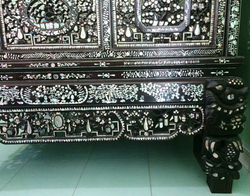 Cận cảnh chiếc giường 100 tuổi giá 2 tỷ đồng ở miền Tây - Hình 10 Can canh chiec giuong 100 tuoi gia 2 ty dong o mien Tay-Hinh-10
