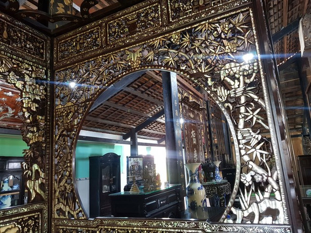 Cận cảnh chiếc giường 100 tuổi giá 2 tỷ đồng ở miền Tây - Hình 3 Can canh chiec giuong 100 tuoi gia 2 ty dong o mien Tay-Hinh-3