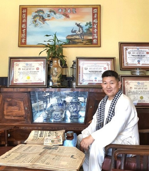 Đại gia Sài Gòn khoe bộ sưu tập tiền cổ “độc nhất vô nhị” Dai gia Sai Gon khoe bo suu tap tien co “doc nhat vo nhi”