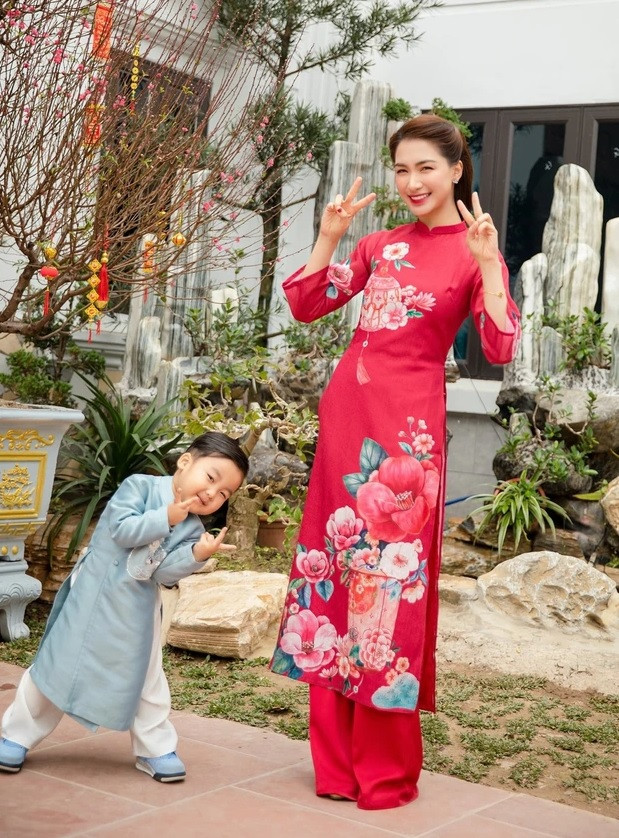 Bên trong căn biệt thự hoành tráng ca sĩ Hoà Minzy xây tặng bố mẹ Ben trong can biet thu hoanh trang ca si Hoa Minzy xay tang bo me