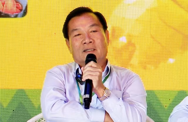 Doanh nhan Cuong Dona vua dot quy tai le hoi la ai?