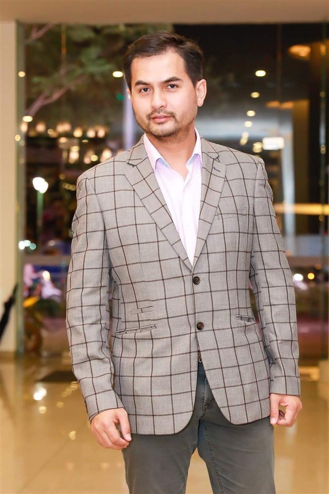 Siêu mẫu Đức Tiến giàu như thế nào khi sang Mỹ định cư? Sieu mau Duc Tien giau nhu the nao khi sang My dinh cu?