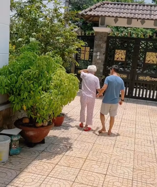 Can canh ngoi nha khang trang vo chong Ly Hai xay tang me o Tien Giang-Hinh-4