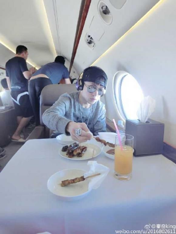 Tần Phấn có biệt danh 'King' tại Thượng Hải có thoái ăn chơi vô độ - Hình 9 Tan Phan co biet danh 'King' tai Thuong Hai co thoai an choi vo do-Hinh-9