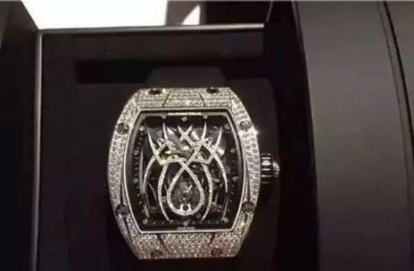 Tần Phấn có biệt danh 'King' tại Thượng Hải có thoái ăn chơi vô độ - Hình 8 Tan Phan co biet danh 'King' tai Thuong Hai co thoai an choi vo do-Hinh-8