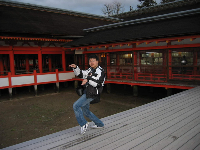 Cac nam cap 3, me Shark Binh ban 2 manh dat de nuoi con an hoc-Hinh-6