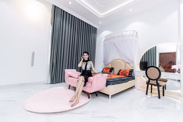 Căn biệt thự Hoa hậu Phan Thị Mơ tặng ba mẹ xây trên khuôn viên rộng 1.000m2 - Hình 12 Can biet thu Hoa hau Phan Thi Mo tang ba me xay tren khuon vien rong 1.000m2-Hinh-12