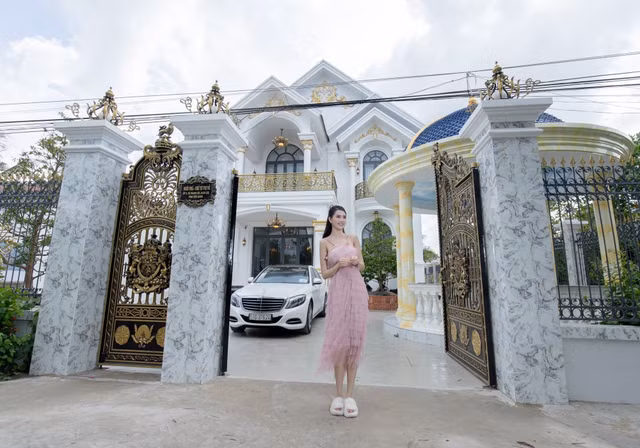 Căn biệt thự Hoa hậu Phan Thị Mơ tặng ba mẹ xây trên khuôn viên rộng 1.000m2 - Hình 4 Can biet thu Hoa hau Phan Thi Mo tang ba me xay tren khuon vien rong 1.000m2-Hinh-4