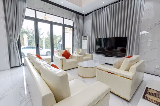 Căn biệt thự Hoa hậu Phan Thị Mơ tặng ba mẹ xây trên khuôn viên rộng 1.000m2 - Hình 8 Can biet thu Hoa hau Phan Thi Mo tang ba me xay tren khuon vien rong 1.000m2-Hinh-8