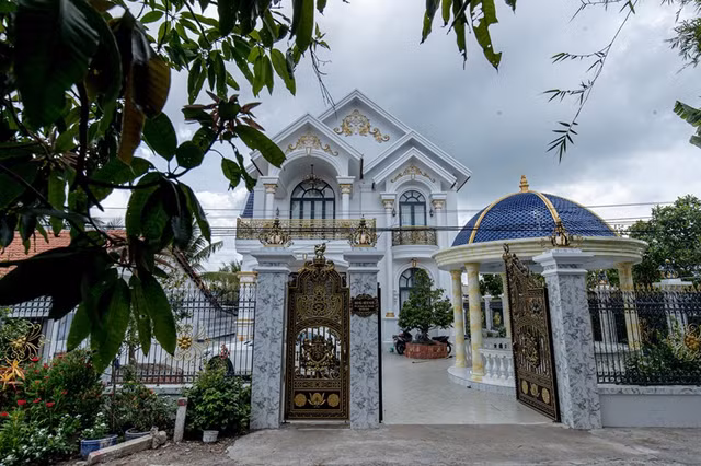 Căn biệt thự Hoa hậu Phan Thị Mơ tặng ba mẹ xây trên khuôn viên rộng 1.000m2 - Hình 2 Can biet thu Hoa hau Phan Thi Mo tang ba me xay tren khuon vien rong 1.000m2-Hinh-2