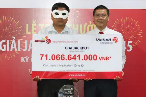 Trúng Vietlott tiền tỷ vẫn đi bán thịt heo ngoài chợ - Hình 2 Trung Vietlott tien ty van di ban thit heo ngoai cho-Hinh-2