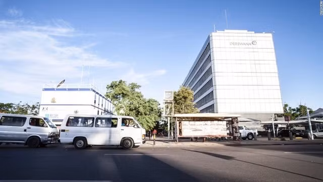 Bên trong mỏ kim cương giá trị thế giới ở Châu Phi - Hình 10 Ben trong mo kim cuong gia tri the gioi o Chau Phi-Hinh-10