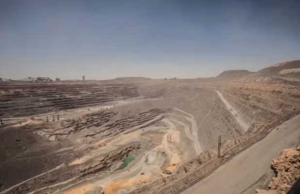 Bên trong mỏ kim cương giá trị thế giới ở Châu Phi Ben trong mo kim cuong gia tri the gioi o Chau Phi