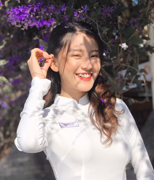 Nữ sinh 2K Sài thành cười thôi cũng khiến đấng mày râu “lụi tim“ Nu sinh 2K Sai thanh cuoi thoi cung khien dang may rau “lui tim“