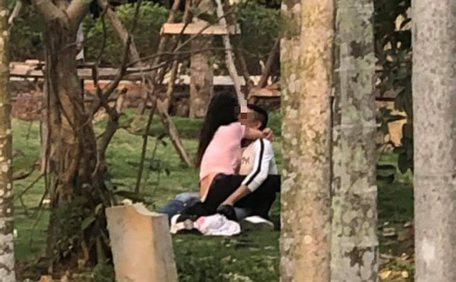 Chuyện “yêu” của giới trẻ nơi công cộng: Đáng xấu hổ, phải xử phạt Chuyen “yeu” cua gioi tre noi cong cong: Dang xau ho, phai xu phat