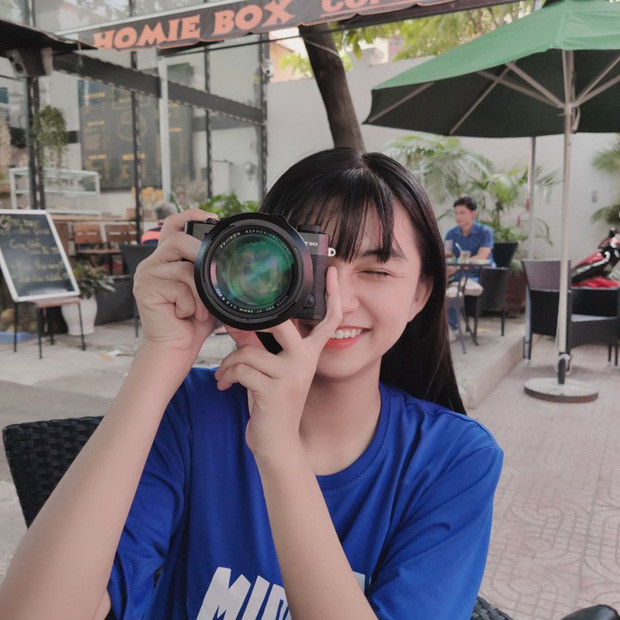 Diện áo dài trắng tinh khôi, nữ sinh 2K2 bất ngờ bị kết bạn ồ ạt - Hình 8 Dien ao dai trang tinh khoi, nu sinh 2K2 bat ngo bi ket ban o at-Hinh-8