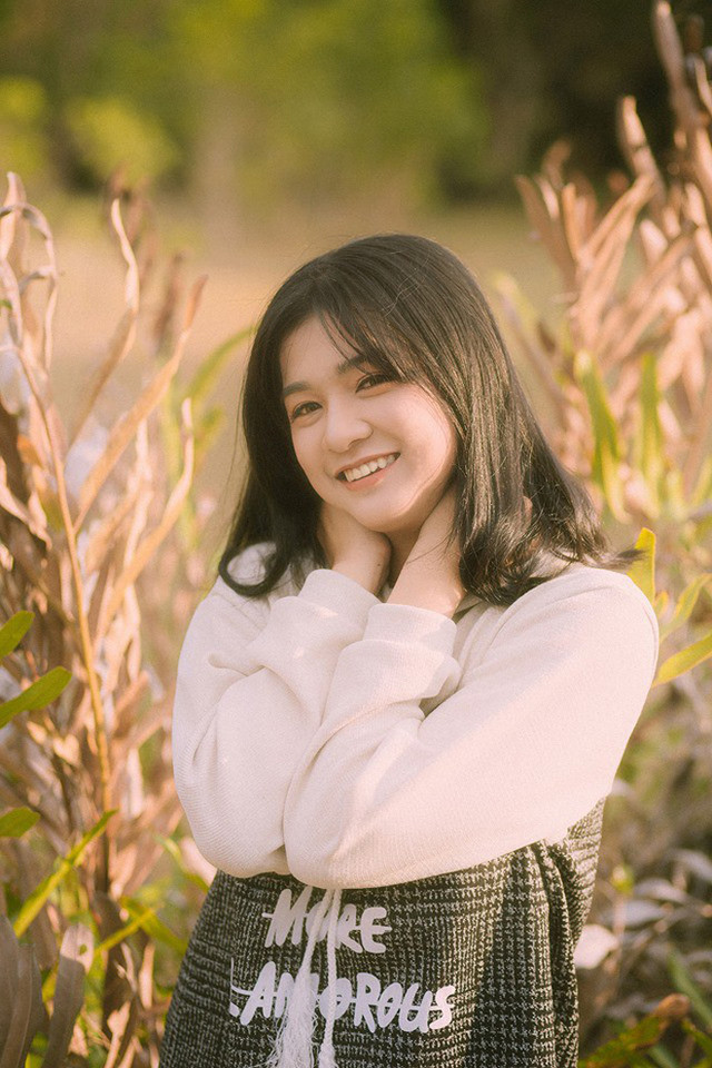 Diện áo dài trắng tinh khôi, nữ sinh 2K2 bất ngờ bị kết bạn ồ ạt - Hình 10 Dien ao dai trang tinh khoi, nu sinh 2K2 bat ngo bi ket ban o at-Hinh-10