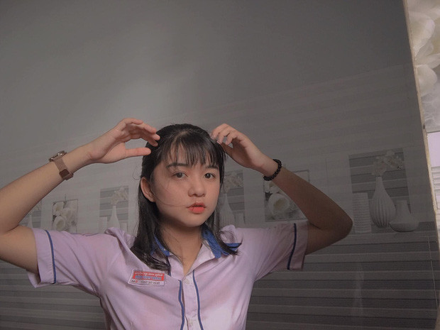 Diện áo dài trắng tinh khôi, nữ sinh 2K2 bất ngờ bị kết bạn ồ ạt - Hình 6 Dien ao dai trang tinh khoi, nu sinh 2K2 bat ngo bi ket ban o at-Hinh-6