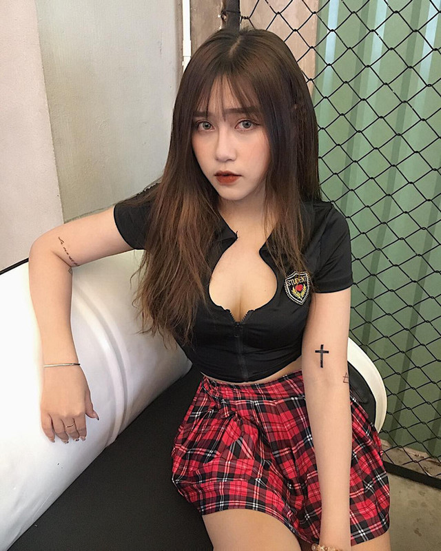 Thiếu nữ 2K1 mặt xinh hơn hotgirl, vòng một siêu to cực phẩm - Hình 6 Thieu nu 2K1 mat xinh hon hotgirl, vong mot sieu to cuc pham-Hinh-6