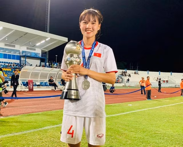 Hotgirl tuyen bong da nu Viet Nam vua danh bai Thai Lan dep hut hon