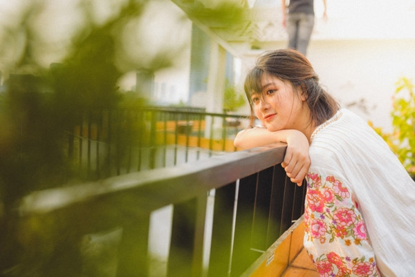Bị chụp lén lúc chờ xe buýt, nữ sinh khiến bao chàng trai phải xao xuyến - Hình 6 Bi chup len luc cho xe buyt, nu sinh khien bao chang trai phai xao xuyen-Hinh-6