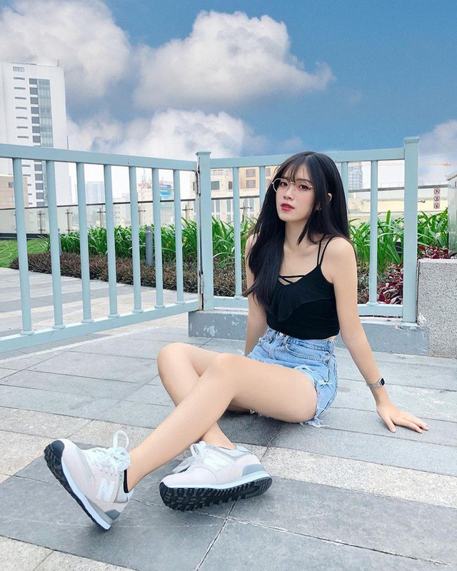 Vẻ nóng bỏng khó rời mắt của dàn hotgirl Việt chiếm sóng mạng xã hội - Hình 3 Ve nong bong kho roi mat cua dan hotgirl Viet chiem song mang xa hoi-Hinh-3
