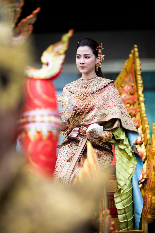 CĐM náo loạn với nhan sắc cực phẩm của “nữ thần Thungsa” trong Tết té nước - Hình 8 CDM nao loan voi nhan sac cuc pham cua “nu than Thungsa” trong Tet te nuoc-Hinh-8