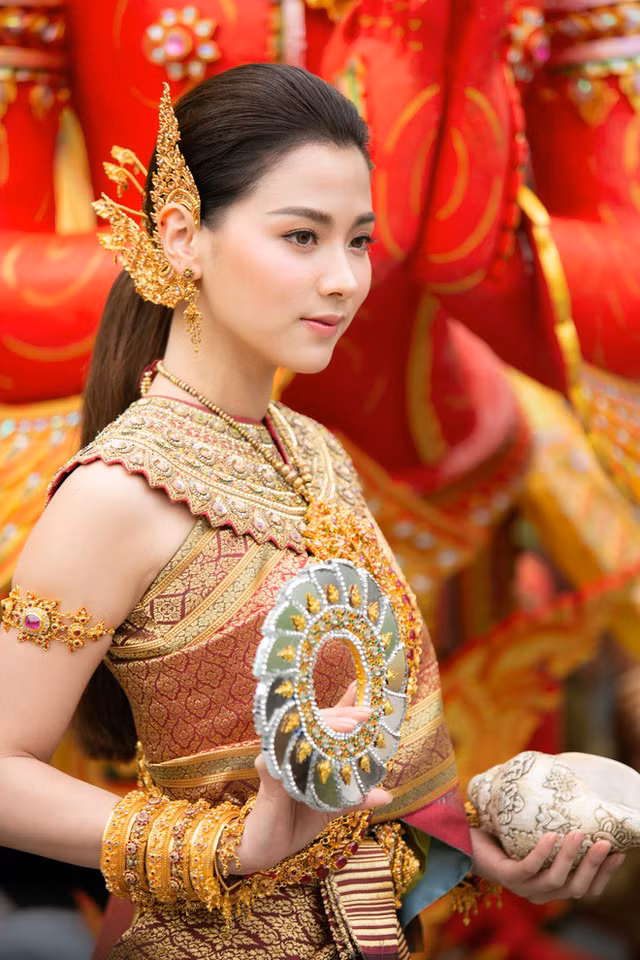 CDM nao loan voi nhan sac cuc pham cua “nu than Thungsa” trong Tet te nuoc-Hinh-6