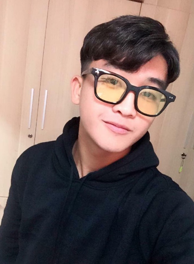 Chân dung tiền đạo U22 Việt Nam đang bị dân mạng "truy lùng" Chan dung tien dao U22 Viet Nam dang bi dan mang