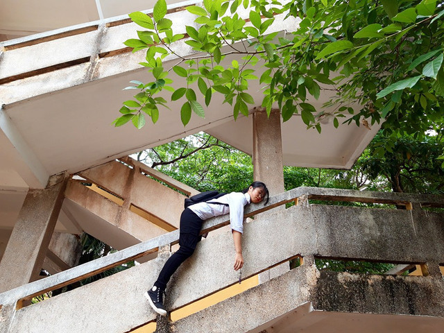 Nữ sinh Bắc Giang 2k1 đột nhiên nổi như cồn vì bộ ảnh "vạ vật" mùa thi Nu sinh Bac Giang 2k1 dot nhien noi nhu con vi bo anh