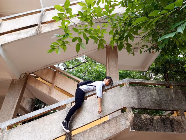 Nu sinh Bac Giang 2k1 dot nhien noi nhu con vi bo anh 
