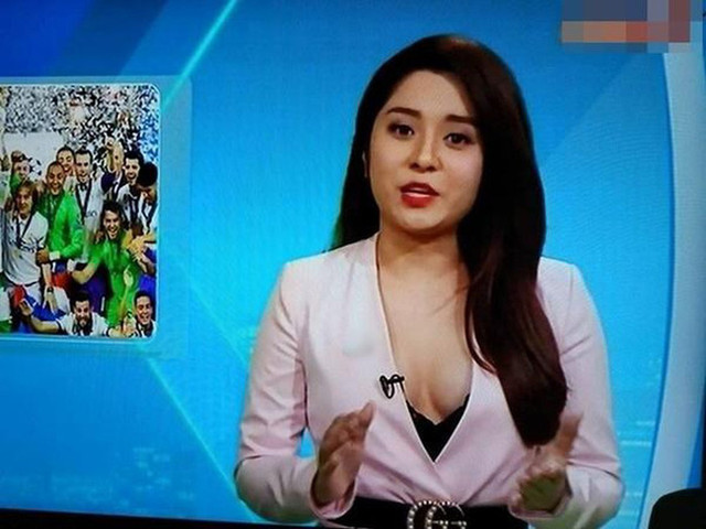 Nhan sắc khó cưỡng của MC thể thao lấp ló vòng 1 trên truyền hình Nhan sac kho cuong cua MC the thao lap lo vong 1 tren truyen hinh