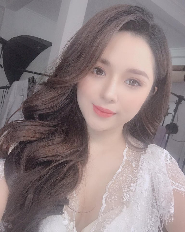 Nhan sắc khó cưỡng của MC thể thao lấp ló vòng 1 trên truyền hình - Hình 6 Nhan sac kho cuong cua MC the thao lap lo vong 1 tren truyen hinh-Hinh-6