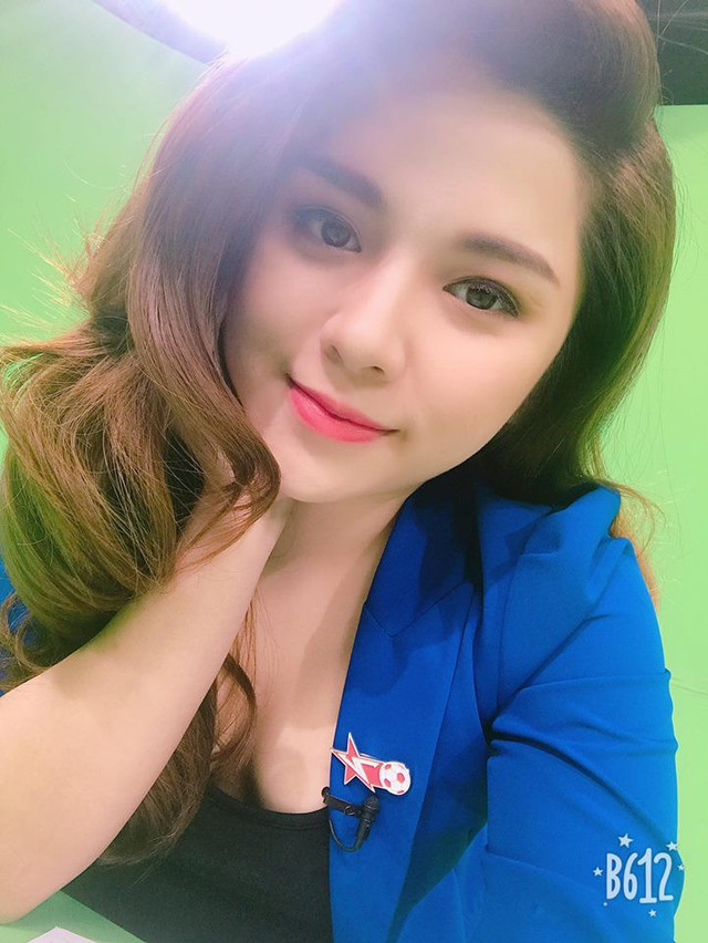 Nhan sắc khó cưỡng của MC thể thao lấp ló vòng 1 trên truyền hình - Hình 2 Nhan sac kho cuong cua MC the thao lap lo vong 1 tren truyen hinh-Hinh-2