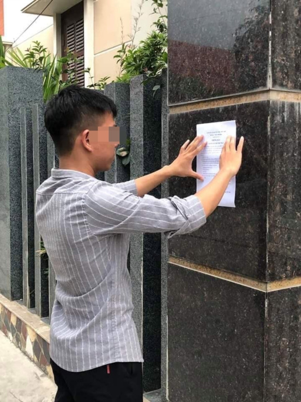 Bà mẹ bá đạo dán thông báo tuyển vợ cho con trai 23 tuổi Ba me ba dao dan thong bao tuyen vo cho con trai 23 tuoi